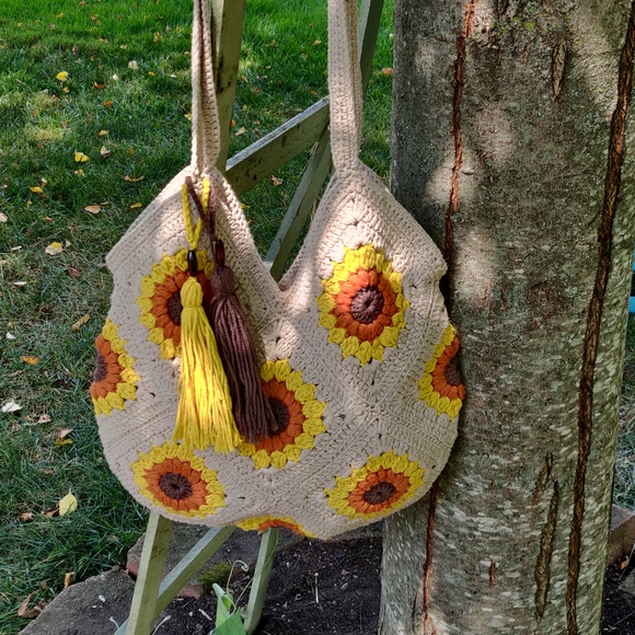 Handmade Crochet sunflower design Shoulder Bag - Picture 15 of 17